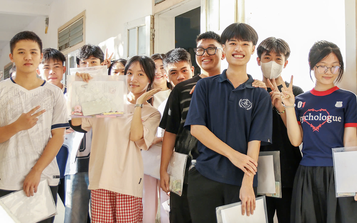 Đề thi thử tốt nghiệp trung học phổ thông môn Vật lí của Hưng Yên