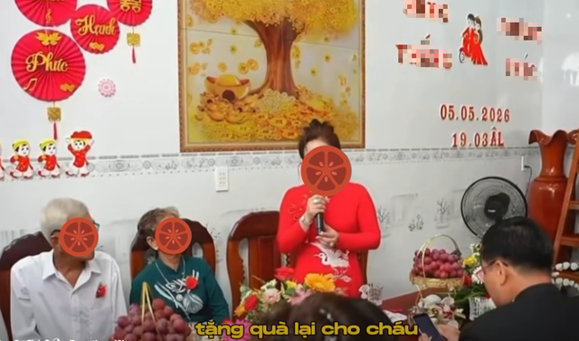 Đám cưới đang viral lúc này: Mẹ chú rể công khai đòi vàng mừng cưới mặc kệ người nhà can ngăn- Ảnh 2.