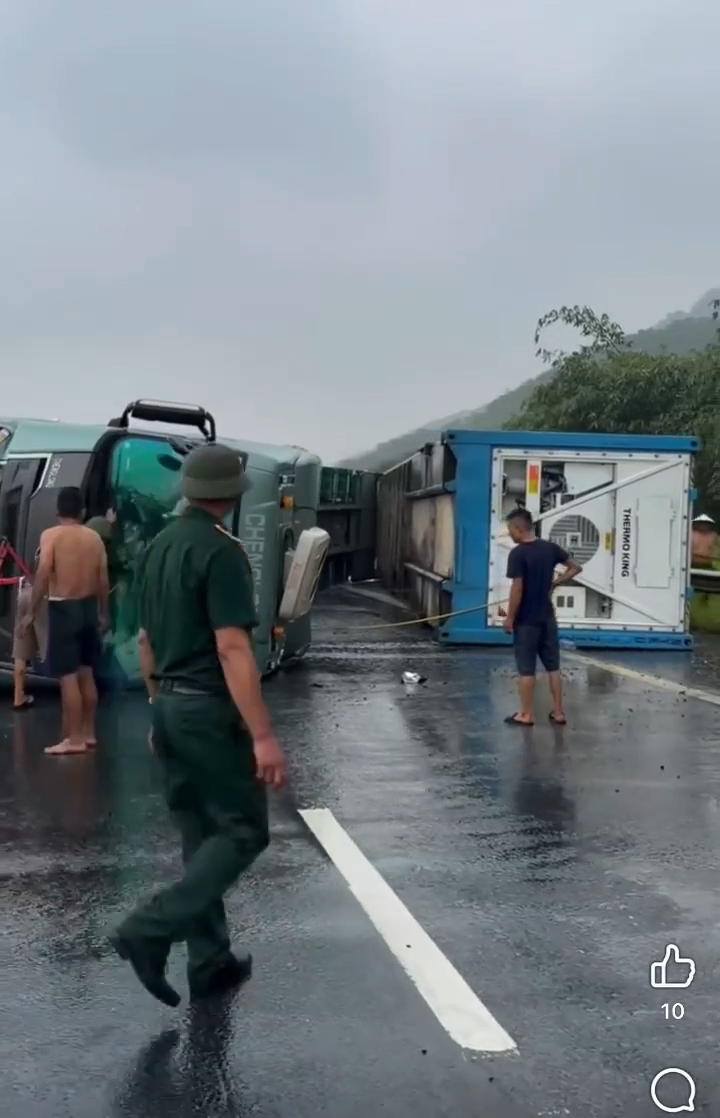 TNGT KM 101 cao tốc NB Lào Cai