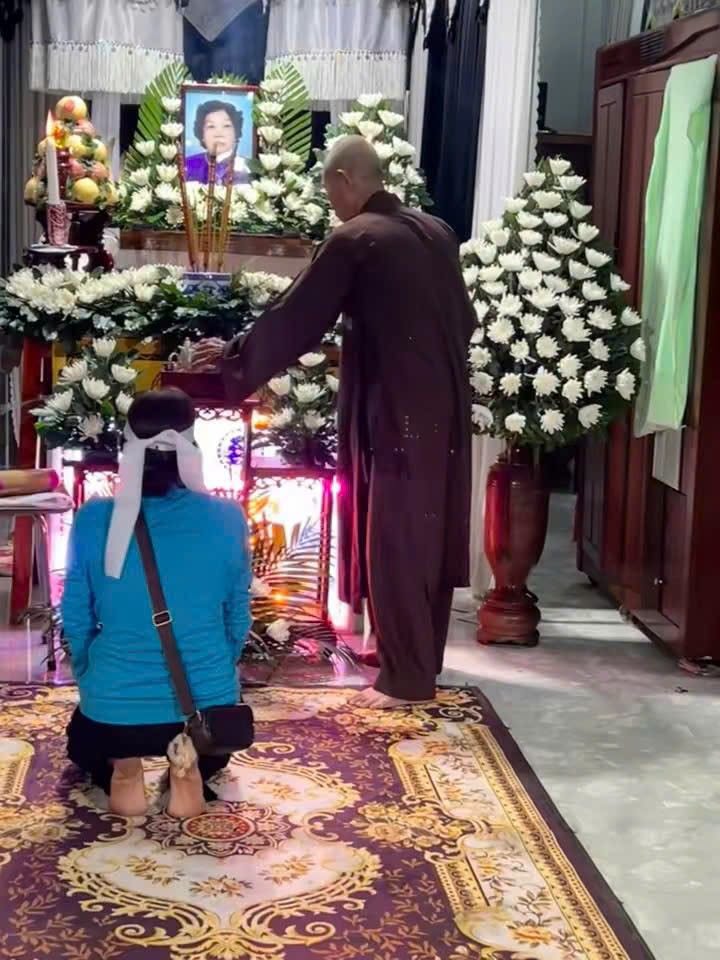Chị Tuyền
