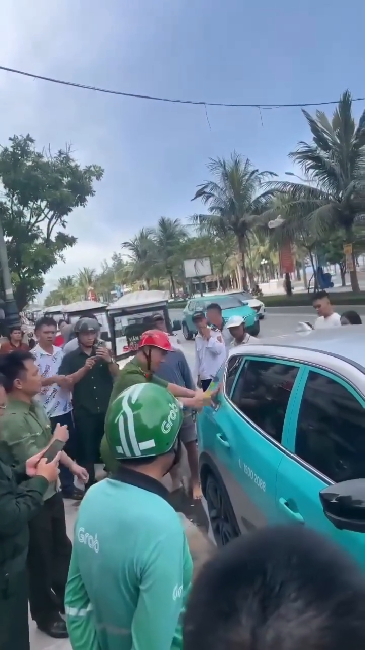 Thương quá mọi người ơi ..! Rụng nụ trong xe taxi ! Cần chia sẻ tìm giúp người nhà !