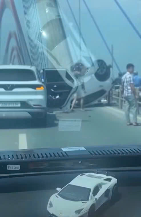 Cầu Nhật Tân hướng Nội Bài lúc này