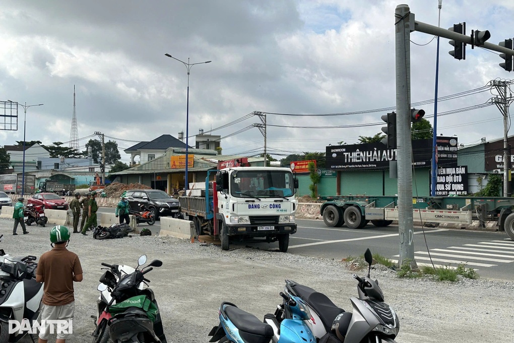 Ô tô tải tông 2 xe máy, một người tử vong ở TPHCM - 1 Ô tô tải tông 2 xe máy, một người tử vong ở TPHCM - 1
