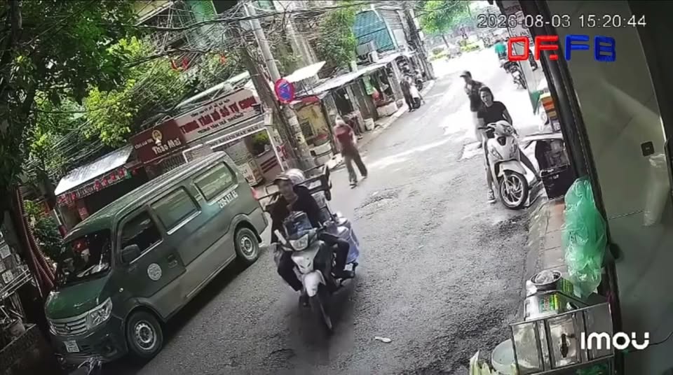 Chỉ vì câu chuyệnn của 2 ông bà mà xe máyy 0an gia