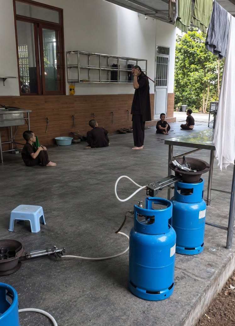 Mong cơ quan chức năng sớm vào cuộc cứu các con