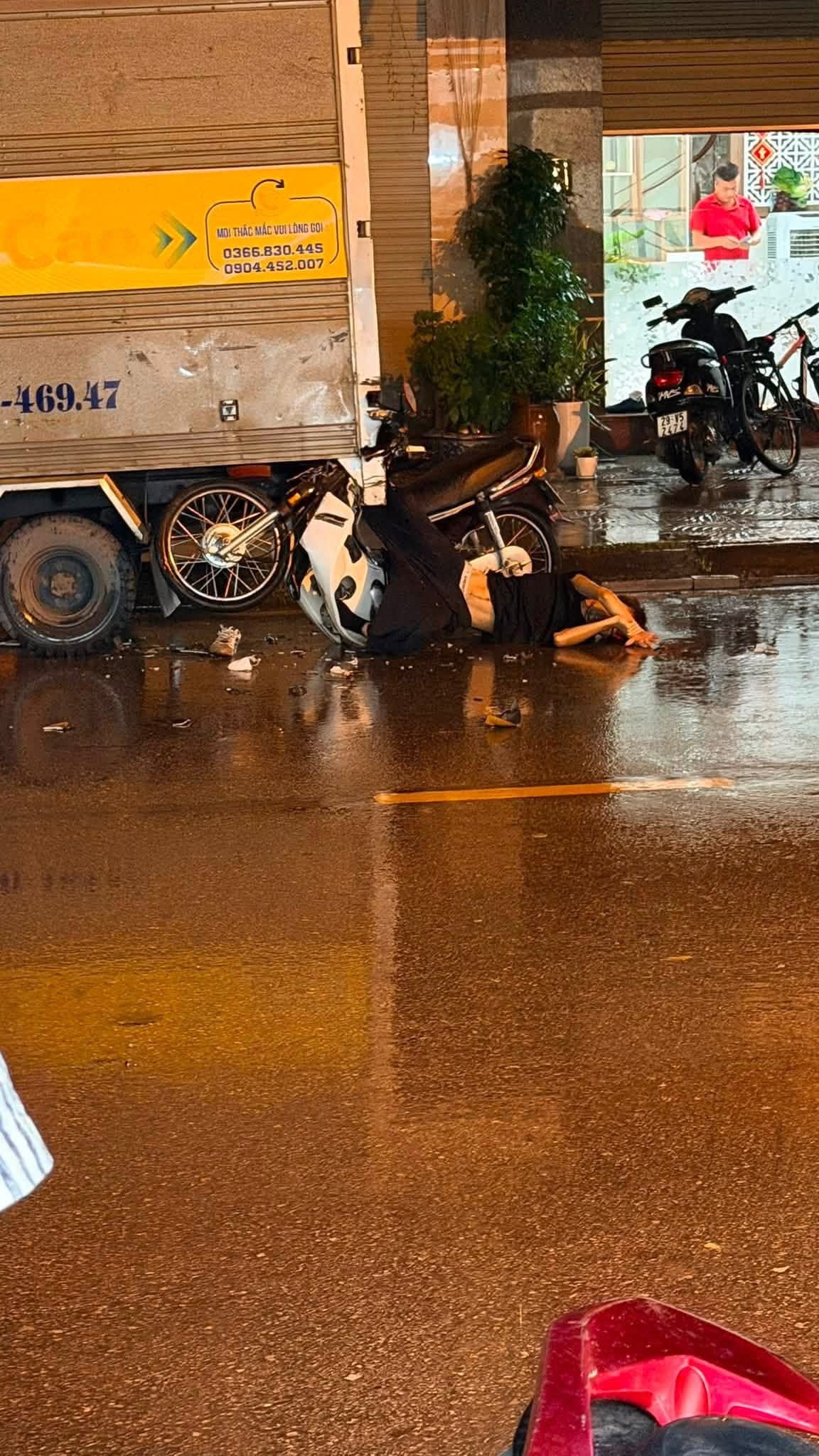 Ảnh không che vụ tai nạn tại phố Sư Tuệ Đông Triều