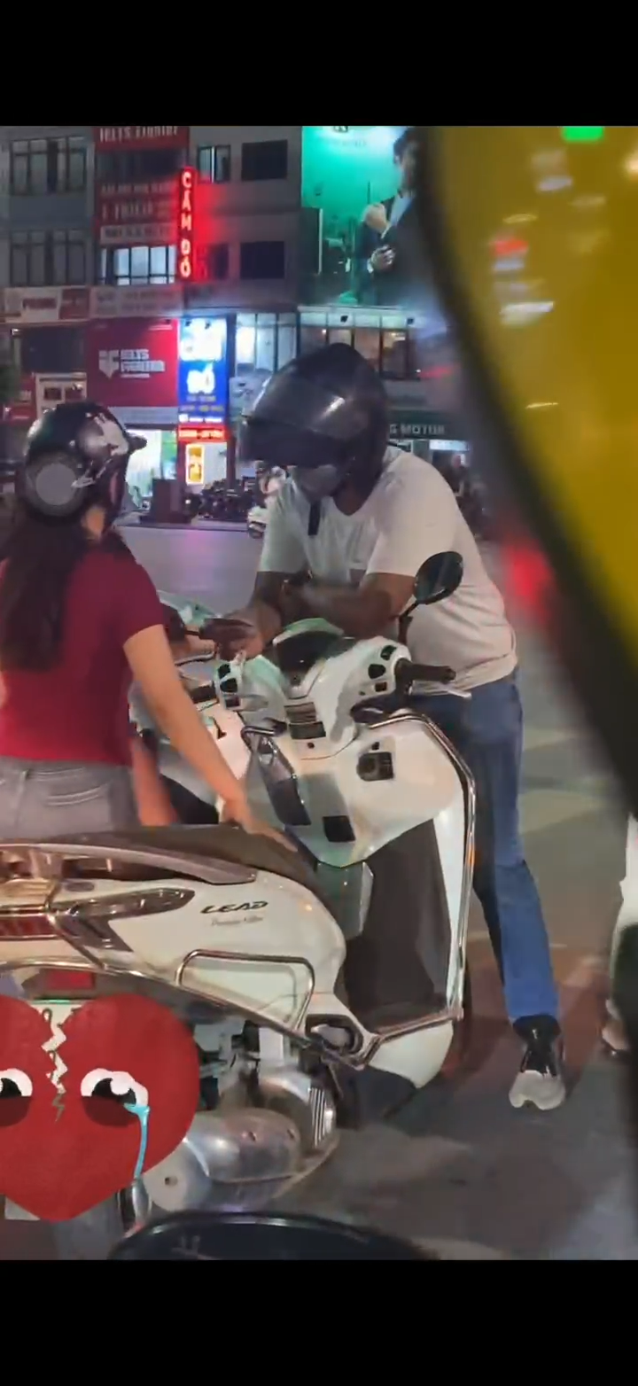 CẢNH BÁO NGƯỜI DÂN: LƯU Ý HIỆN TƯỢNG PHÁT TỜ RƠI CÓ NỘI DUNG NHẠY CẢM TẠI KHU VỰC ĐÈN TÍN HIỆU