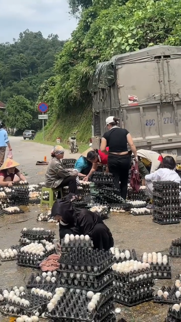 Camera ghi lại vụ vacham giao thông tối qua tại km5 Xuất Hoá