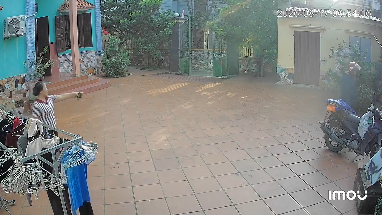 Mọi người cảnh giác nhé. Sang này đối tượng đã vào nhà mjh giả thuê đất để úm gà . Chiếm đoạt mất 2.5tr tại Yên Bồ, Vật Lại , Ba Vì